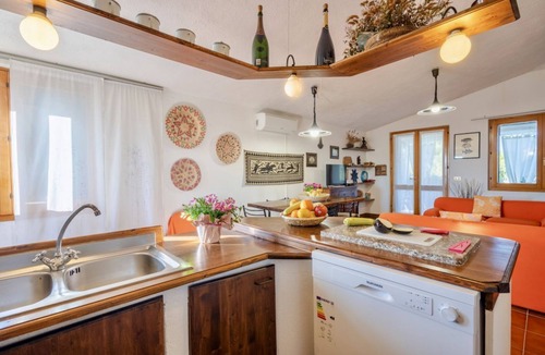 Paduledda Apartment | Casa Li Feruli is situated in the peaceful village of Paduledda in northern Sardinia, just 3,5 km from Isola Rossa.The house is surrounded by a well-kept garden and is located slightly above the coast. It enjoys an open view of the s