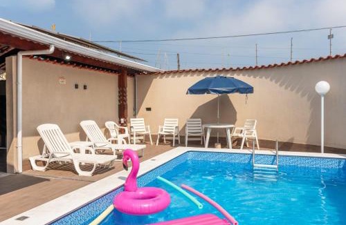 Jardim Real House | Casa Lindíssima e Espaçosa com 2 Piscinas - Adulto e Infantil, Perto da Praia, Opção da Piscina Adulto Aquecida Cobrado à Parte, 4 Quartos Frente as Piscinas, Área Gourmet Completa com Churrasqueira, Forno e Fogão a Lenha, Mesa de Bilhar, Lareira na Sala