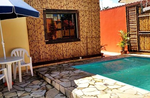 Jardim Santa Tereza House | Casa linda com Piscina e Jogos, pertinho da Praia