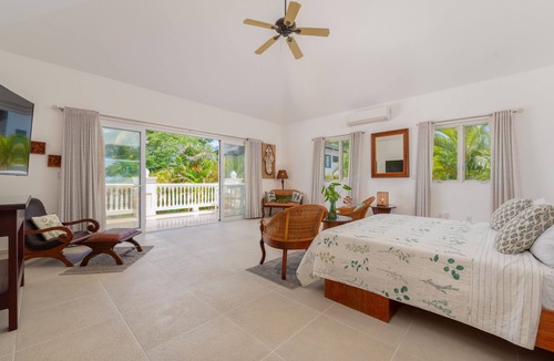 Playa Chiquita Villa | Casa Los Sueños: Oceanfront Elegance Meets Tropical Luxury!