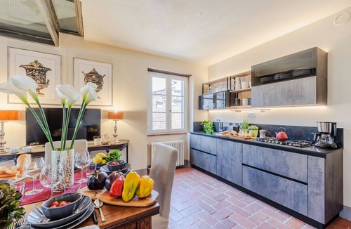 Lucca Historical Center Apartment | Casa Lucky, Romantic Modern 3 bedrooms Penthouse inside the Walls of Lucca
