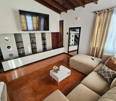 La America House | Casa luz