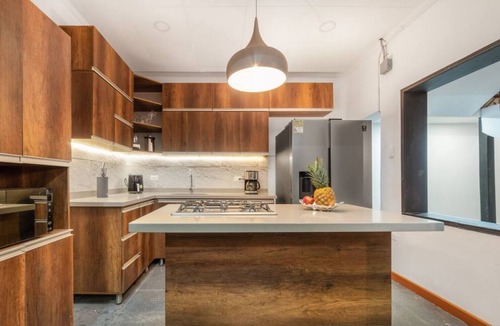 Zona Rosa Villa | Casa Madera Parque Lleras With Private Jacuzzi