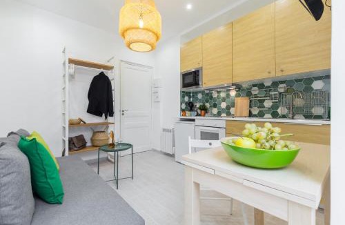Vernier Apartment | Casa Madere- Idéal Couples - Central & cosy -Train station - Tram & Supermarkets-Balcony- Washing-machine-AC