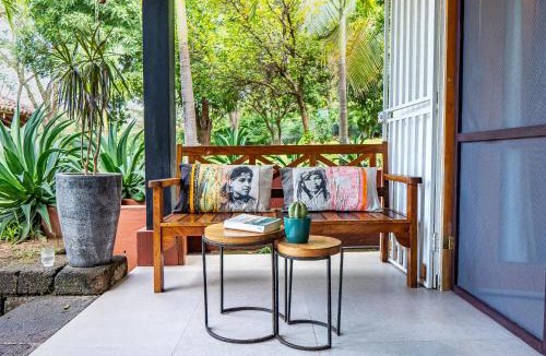 Tamarindo Bed & Breakfast | Casa Mapache Pool and Breakfast Included near Tamarindo Beach