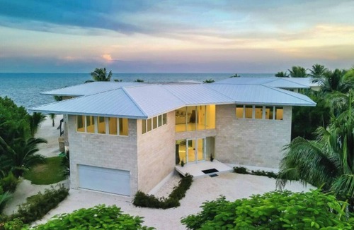 Marathon House | Casa Mare 5 bedroom 6 bath Tropical Oasis on the Ocean Pool, Sandy back yard and beach in Grassy Key