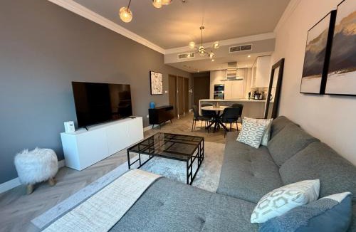 Dubai Apartment | Casa Marina - great views & pool, fully equipped