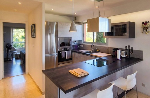 Fabron Apartment | CASA-Martine vue sur mer et parking privé