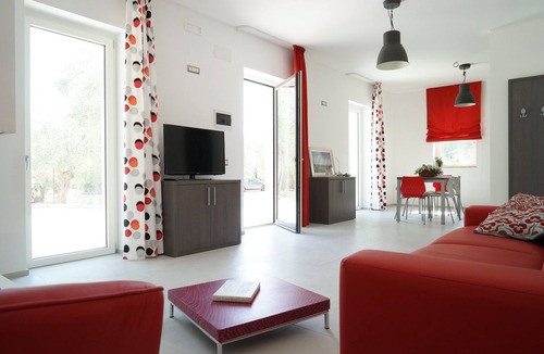 Mattinata House | Casa Melograno spacious and modern three-room apartment in olive grove near the sea