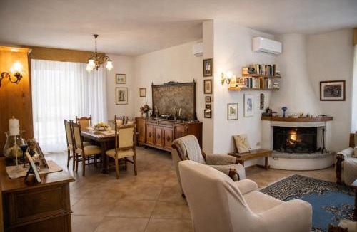 Montelaguardia House | Casa Mia -Per Sentirti a Casa Tua - Giardino, Parcheggio e Jacuzzi