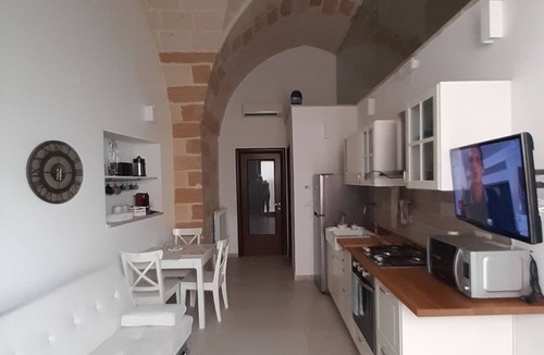 Brindisi Histotic Center Apartment | "Casa Mimà": characteristic architecture of the historic center with a modern style.