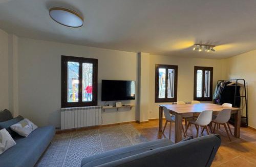 Hoz de Jaca House | Casa Miradell