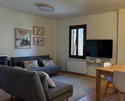 Hoz de Jaca House | Casa Miradell