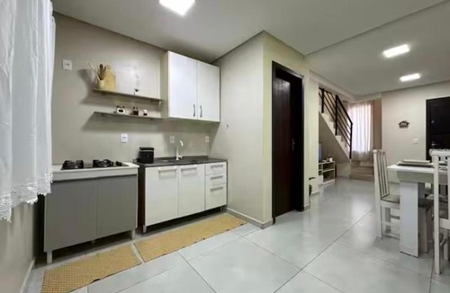 Aventureiro House | Casa moderna com garagem perto do aeroporto