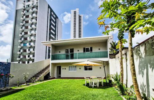 Madalena Apartment | Casa moderna com jardim privativo