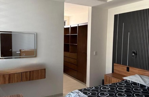 Aguascalientes House | Casa moderna en Aguascalientes con AC, jardín y alberca en casa club