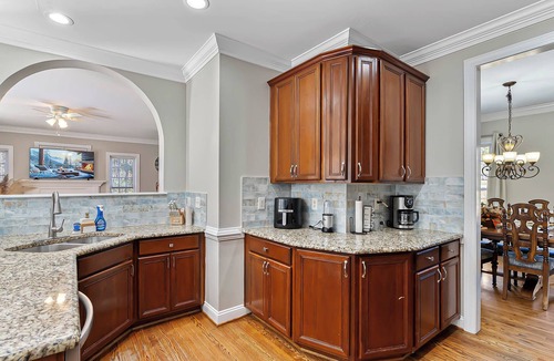 Raleigh House | ~ Casa Monarca ~ Fire Pit, BBQ Grill, Tree house, King Bed