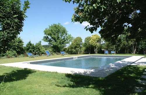 Asciano House | Casa Monia E: A welcoming apartment surrounded by the greenery, with Free WI-FI.