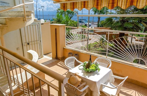 Roccalumera Apartment | Casa Morgana-Beachfront