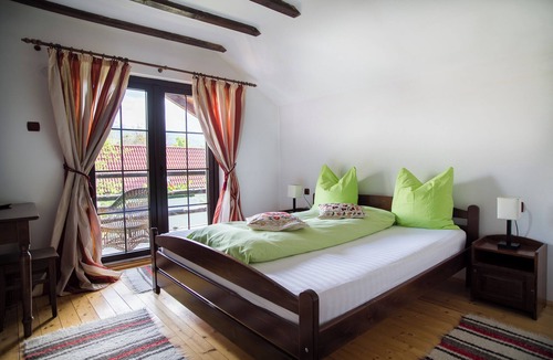 Cartisoara Bed & Breakfast | Casa Mosului double room mountain view 2