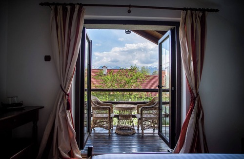 Cartisoara Bed & Breakfast | Casa Mosului double room mountain view 2