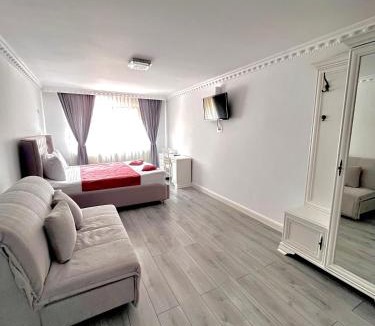 Orlat House | Casa Munty