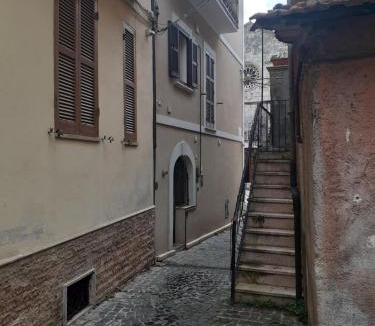 Celano House | Casa nel vicoletto