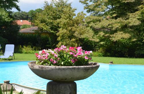 Monate Villa | Casa Neu