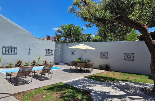 Alvorada House | Casa Ninhal, super central, nova e espaçosa.