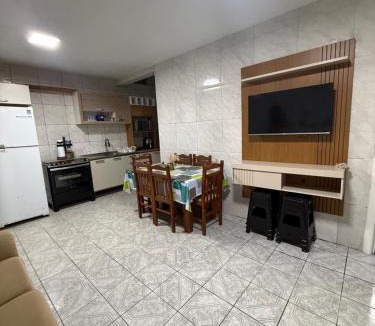 Centro House | Casa no Centro de Imbé com Estacionamento e Pátio