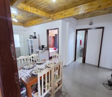 Ribeirao da Ilha House | Casa no Ribeirão da Ilha - Florianópolis - Pé na areia - ar cond - pet - familia