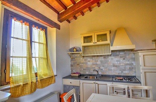 Montefiascone House | Casa Nocetta E: A characteristic and welcoming apartment that is part of an ancient country house surrounded by the greenery, with Free WI-FI.