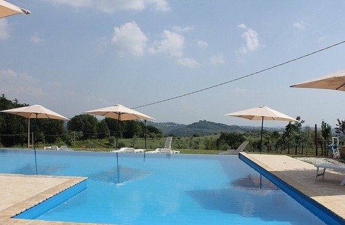 Tarano House | Casa Norberto E, fully refundable with voucher*: A graceful apartment surrounded by meadows and by green hills.