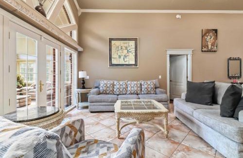 Springdale House | Casa Oasis Extra Large home centrally located
