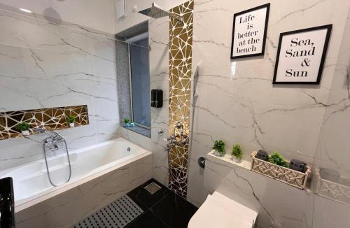 Ratnagiri House | Casa Oceanus - Pool View Room - Ganpatipule