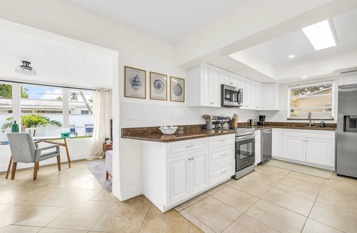 Garden Isles Villa | Casa Palm Serenity I Pool | Mins to the Beach!