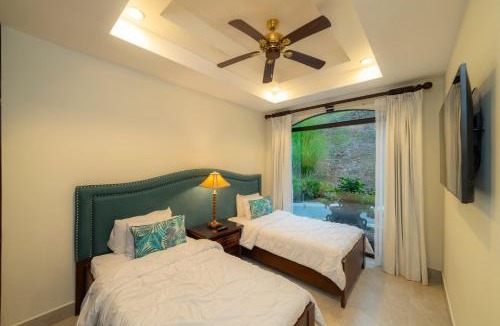 Herradura House | Casa Patron 6 bdr Private pool
