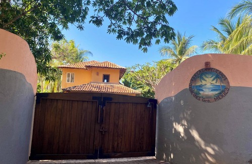 Troncones House | Casa Pelicanos is a private beachfront home with pool. Short walk to town.