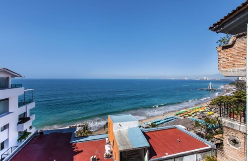 Amapas Villa | Casa Perezoso above Playa Los Muertos - Great Central Location