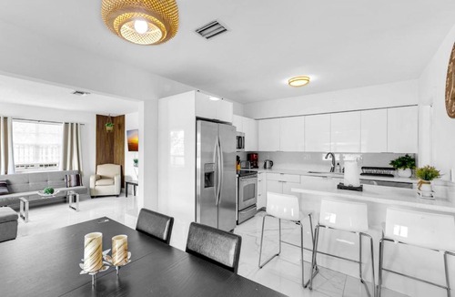 Hallandale Beach House | Casa Playa Coastal Comfort 10 Min From Beach