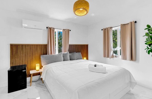 Hallandale Beach House | Casa Playa Coastal Comfort 10 Min From Beach