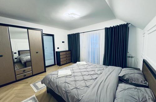 Petrova House | Casa Pop