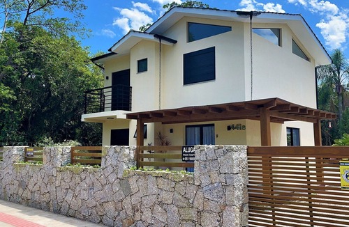 Garopaba House | Casa Privativa com Piscina na Barra da Ferrugem/SC