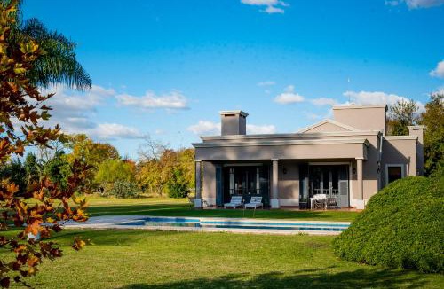 Capitan Sarmiento Villa | Casa quinta Capitán Sarmiento - 8 personas con parque y parrilla
