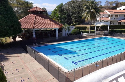 Melgar House | Casa Quinta con Piscina Privada en El Imperio Tolima