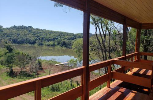 Maximiliano de Almeida House | Casa rústica às margens do lago