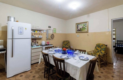 Guarau Ski Chalet | Casa rústica com Wi-Fi, garagem e aceita pet