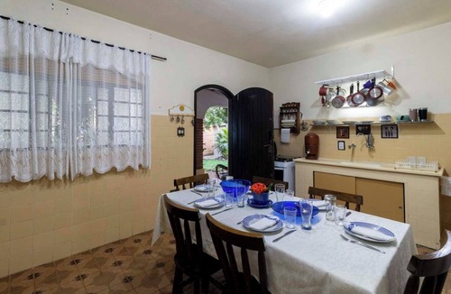 Guarau Ski Chalet | Casa rústica com Wi-Fi, garagem e aceita pet