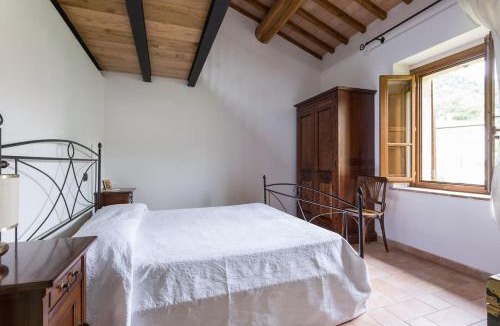 Pale House | Casa ridente nella valle del Menotre con giardino