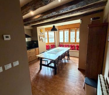 Biescas Ski Chalet | Casa Robelca